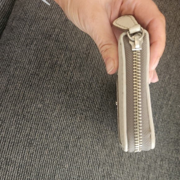 Vintage Leather Banana Republic Cream Women's Wallet - Picture 4 of 9